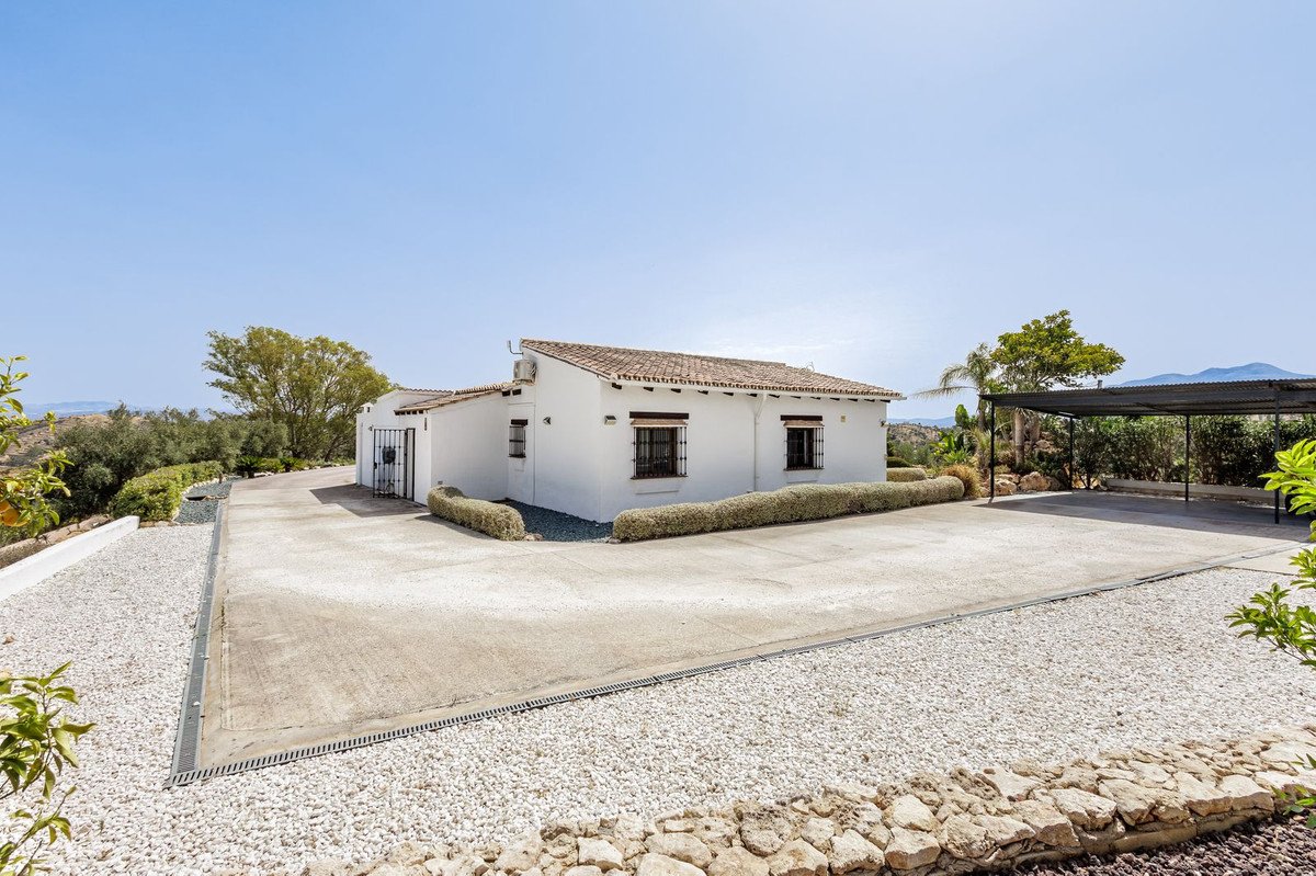 3 Bed Vrijstaande Villa in Coín in Coín, 