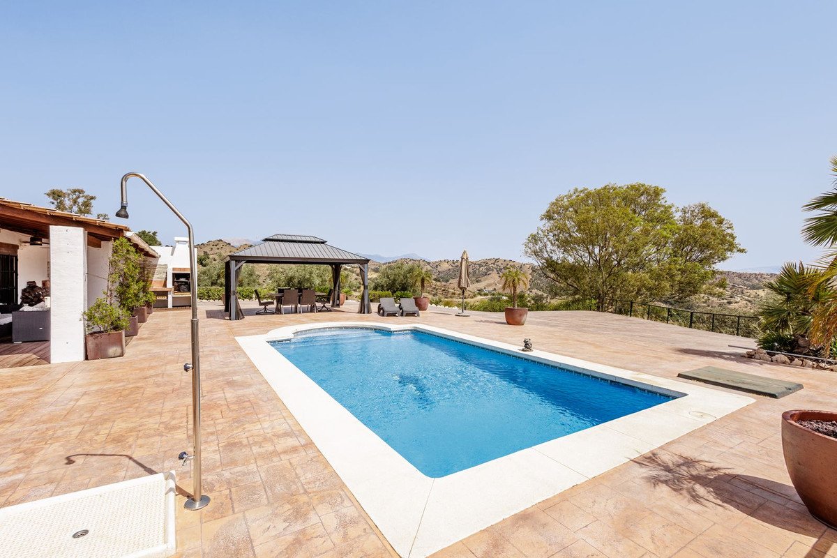 3 Bed Erillinen huvila in Coín kohteessa Coín, 