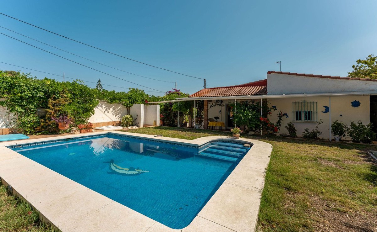 3 Bed فيلا مستقلة in Coín في Coín, فيلا مستقلة
