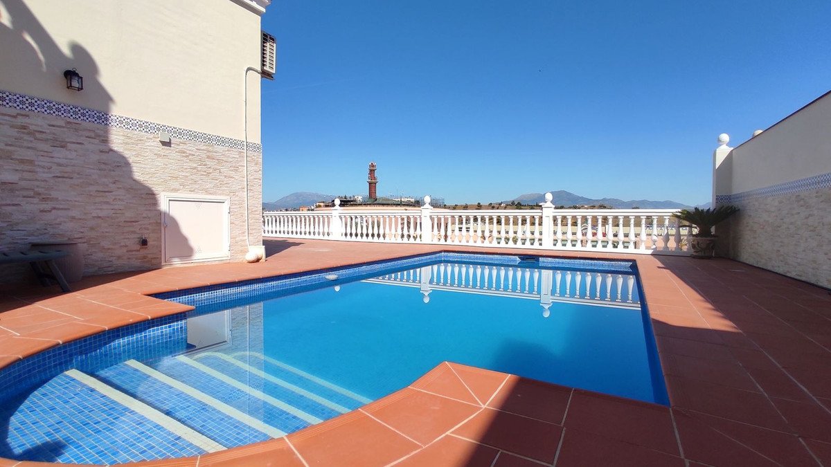 3 Bed فيلا مستقلة in Coín في Coín, فيلا منفصلة