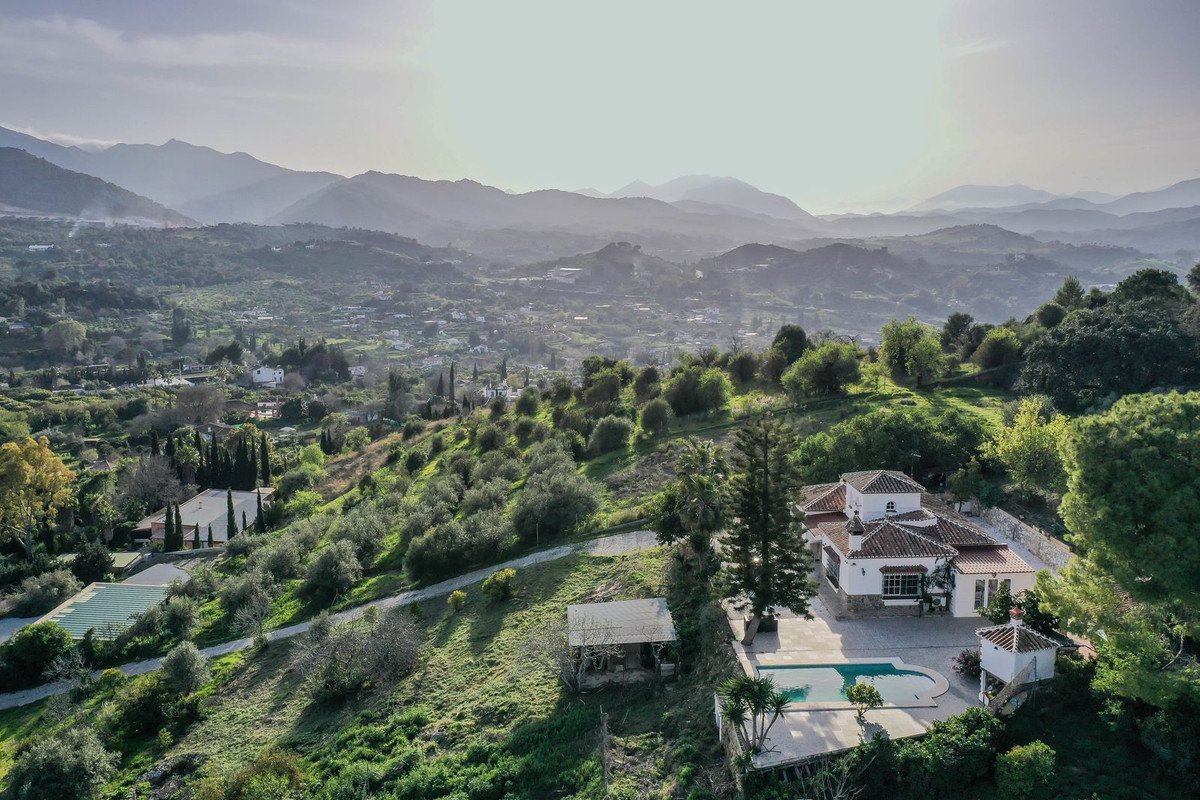 3 Bed فيلا مستقلة in Coín في Coín, فيلا منفصلة
