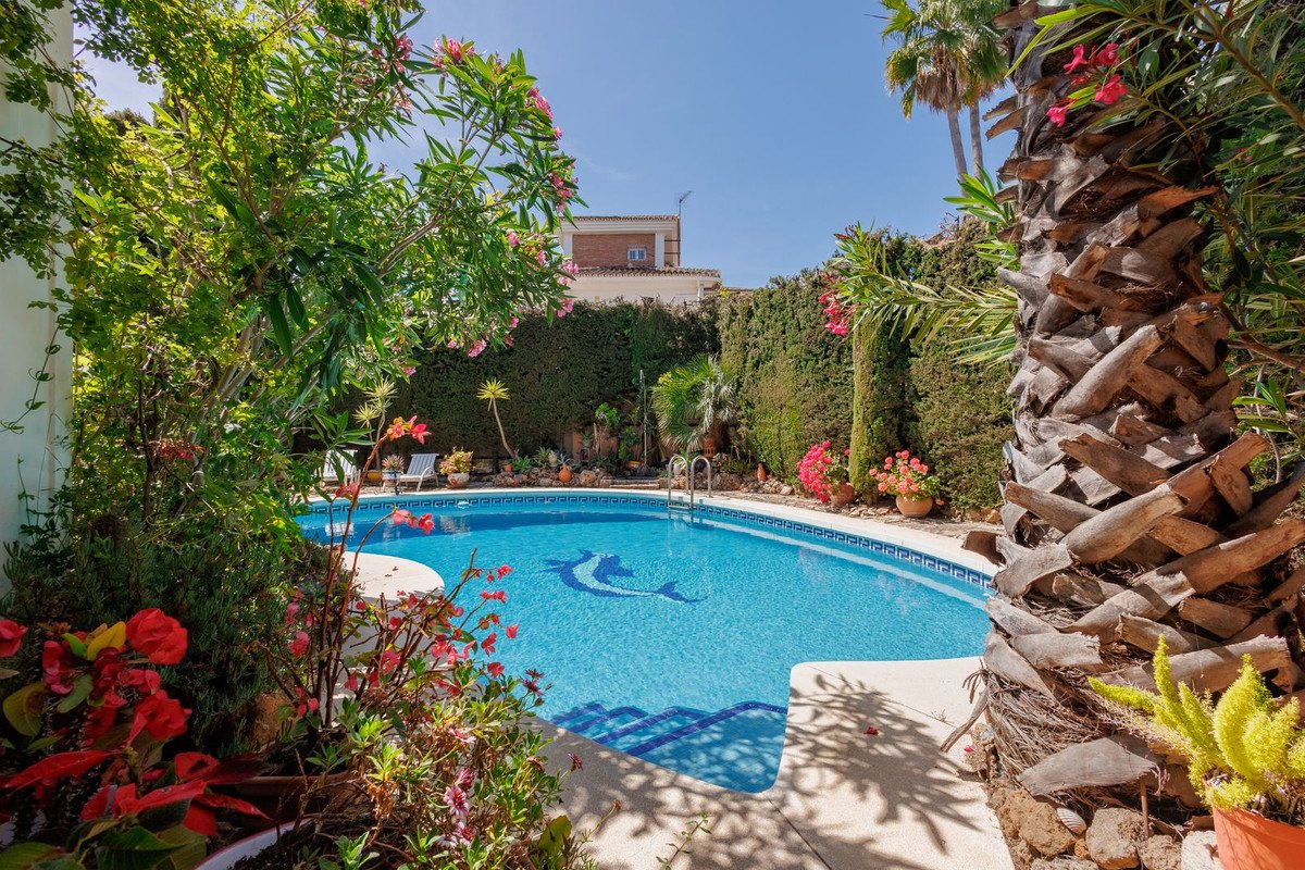 4 Bed فيلا مستقلة in Coín في Coín, فيلا منفصلة
