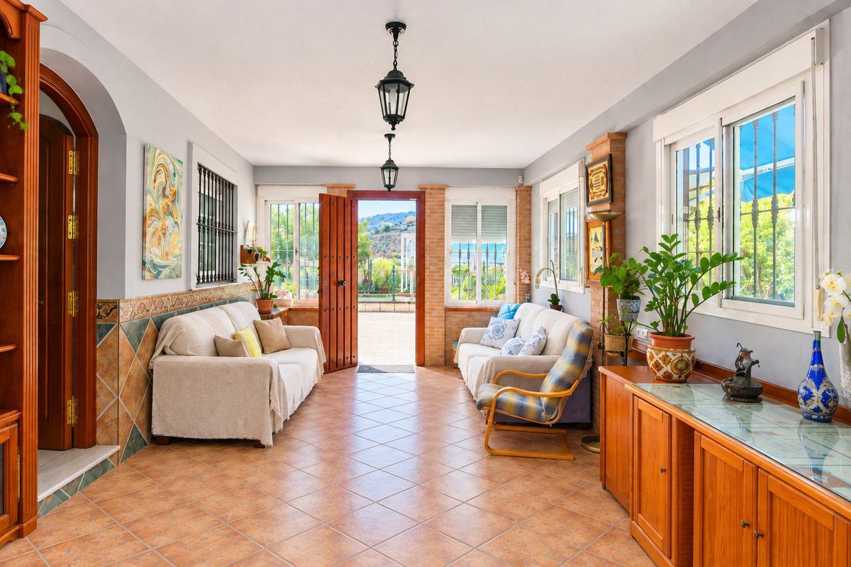 4 Bed Detached Villa in Coín