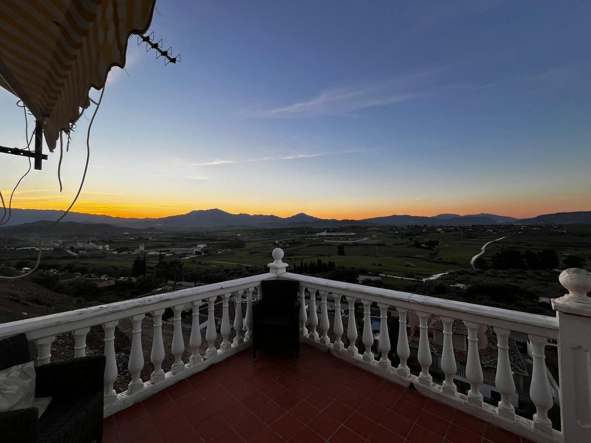 4 Bed فيلا مستقلة in Coín في Coín, فيلا منفصلة