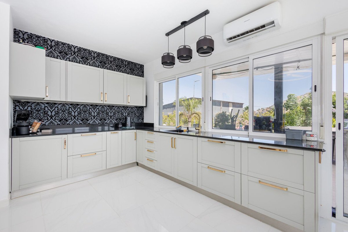 6 Bed فيلا مستقلة in Coín في Coín, فيلا منفصلة