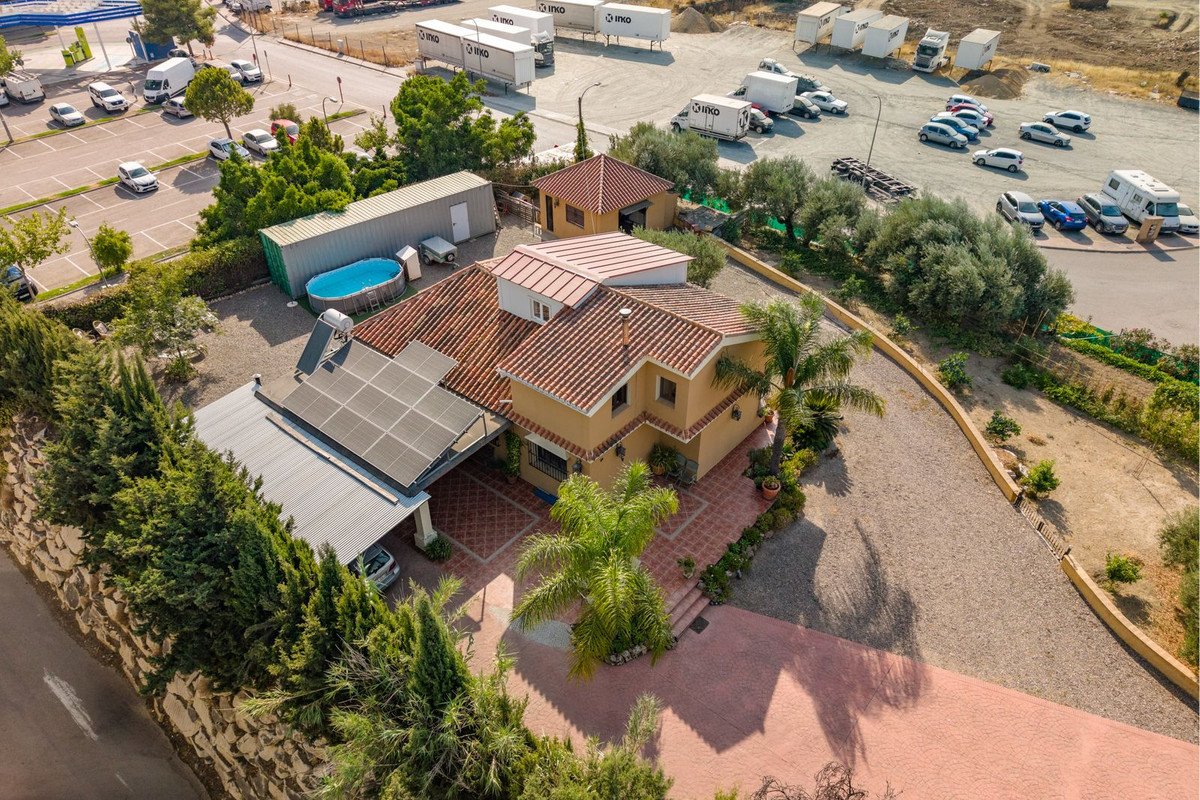 3 Bed Detached Villa in Coín in Coín, Detached Villa