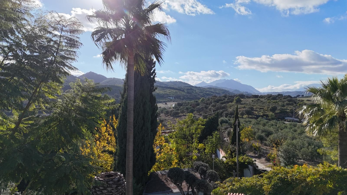 4 Bed Samostojna vila in Coín v Coín, Samostojna vila