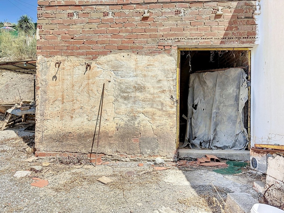 None in Comares — Property