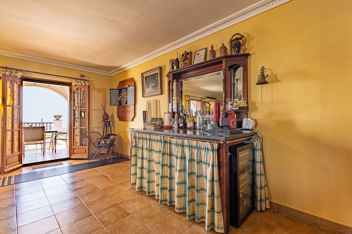 5 Bed Detached Villa in Cómpeta in Cómpeta — Detached Villa