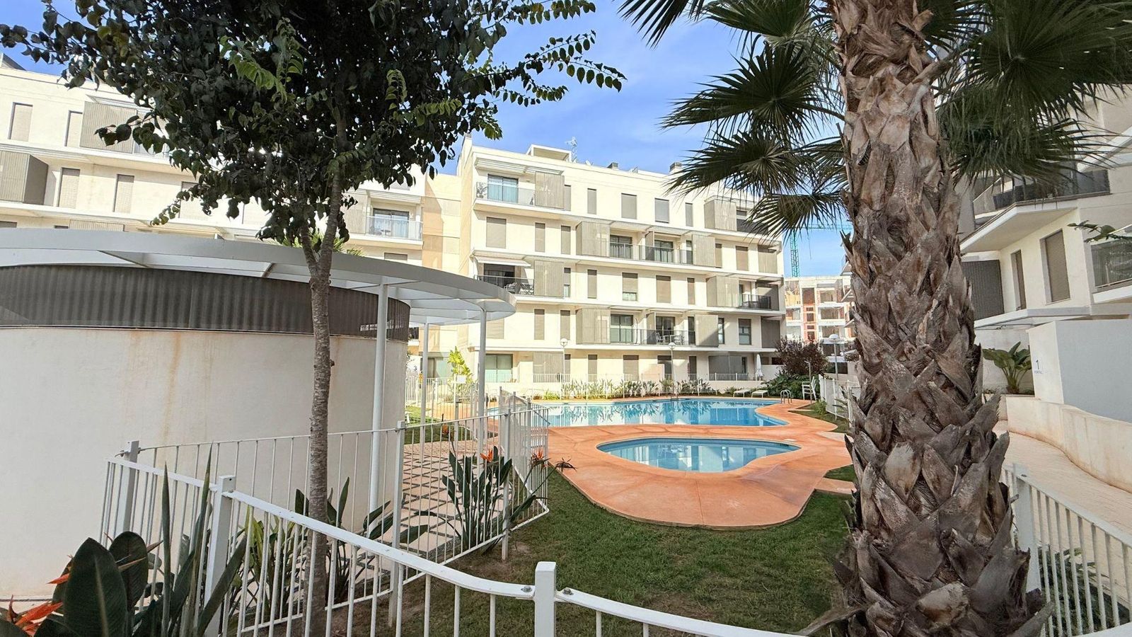 2 Bed شقة في الطابق الأوسط in Denia في Denia, شقة