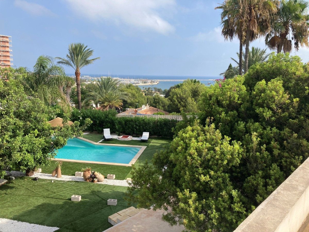 2 Bed Самостоятелна вила in Denia в Denia, 
