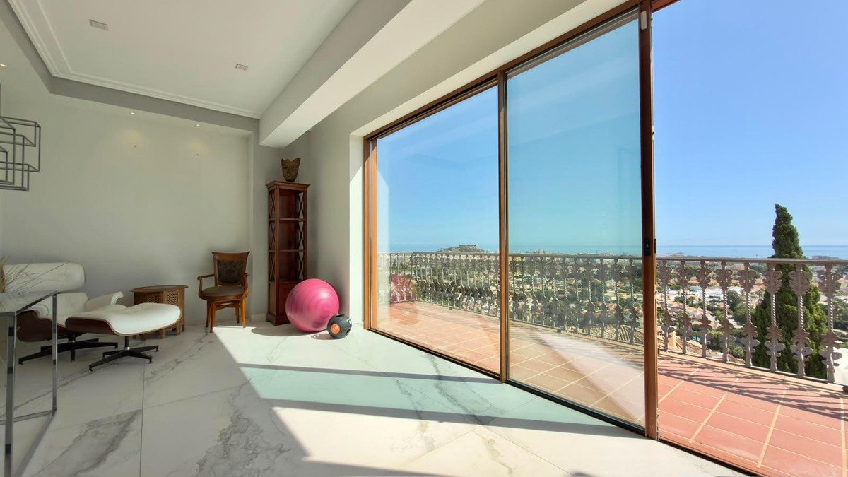 4 Bed Bungalow in Denia في Denia, 