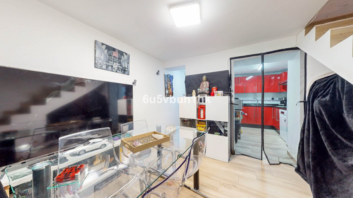 1 Bed بيت مدينة in Alozaina في Alozaina, تاونهاوس