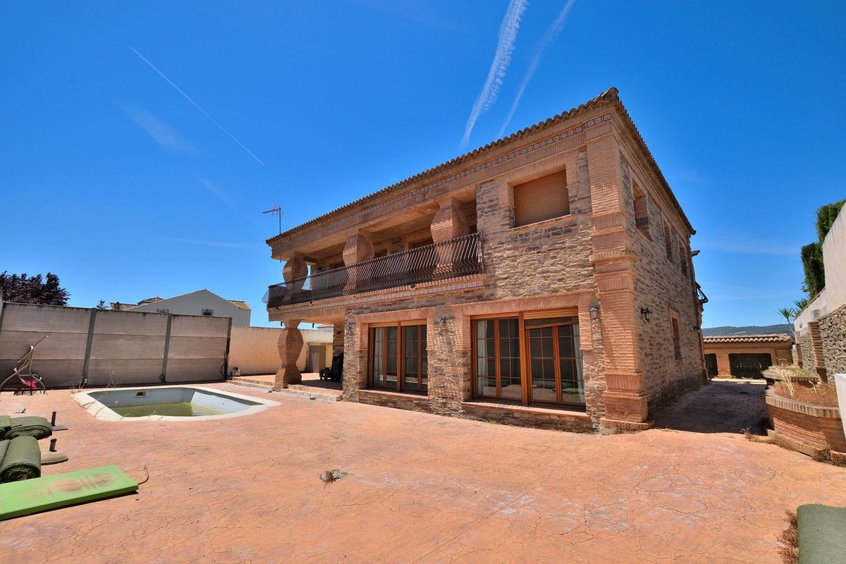 5 Bed Detached Villa in Arriate in Arriate, Detached Villa