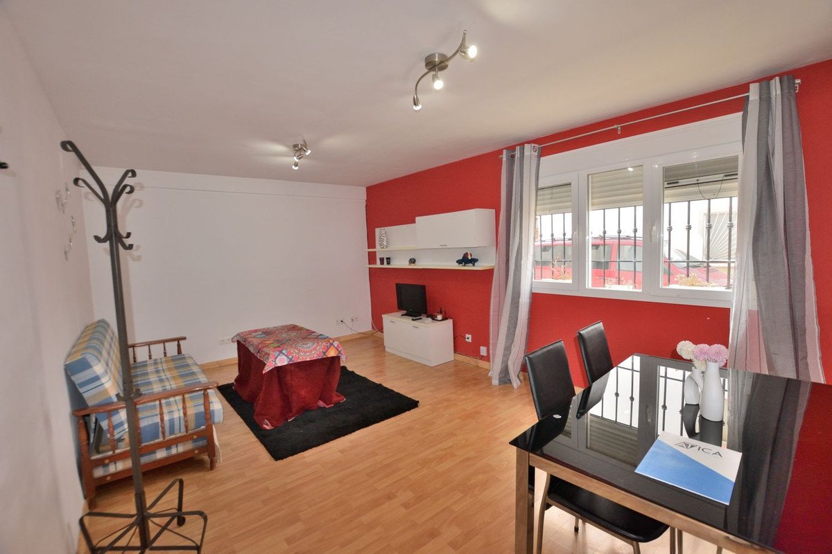 2 Bed Townhouse in Cuevas del Becerro in Cuevas del Becerro, Townhouse
