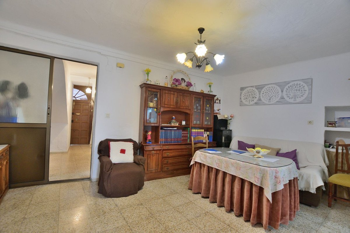 4 Bed Ground Floor Apartment in Ronda in Ronda, Apartment