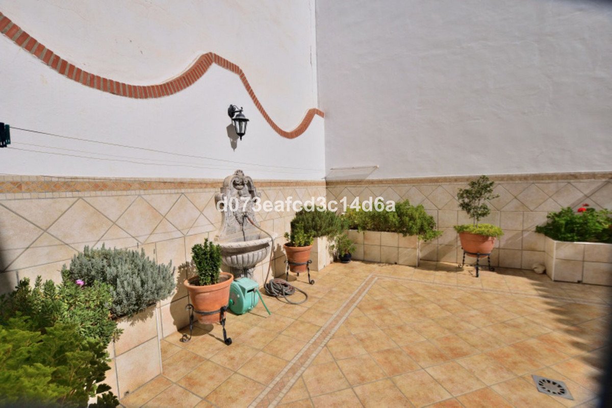 6 Bed Townhouse in Ronda in Ronda, Townhouse