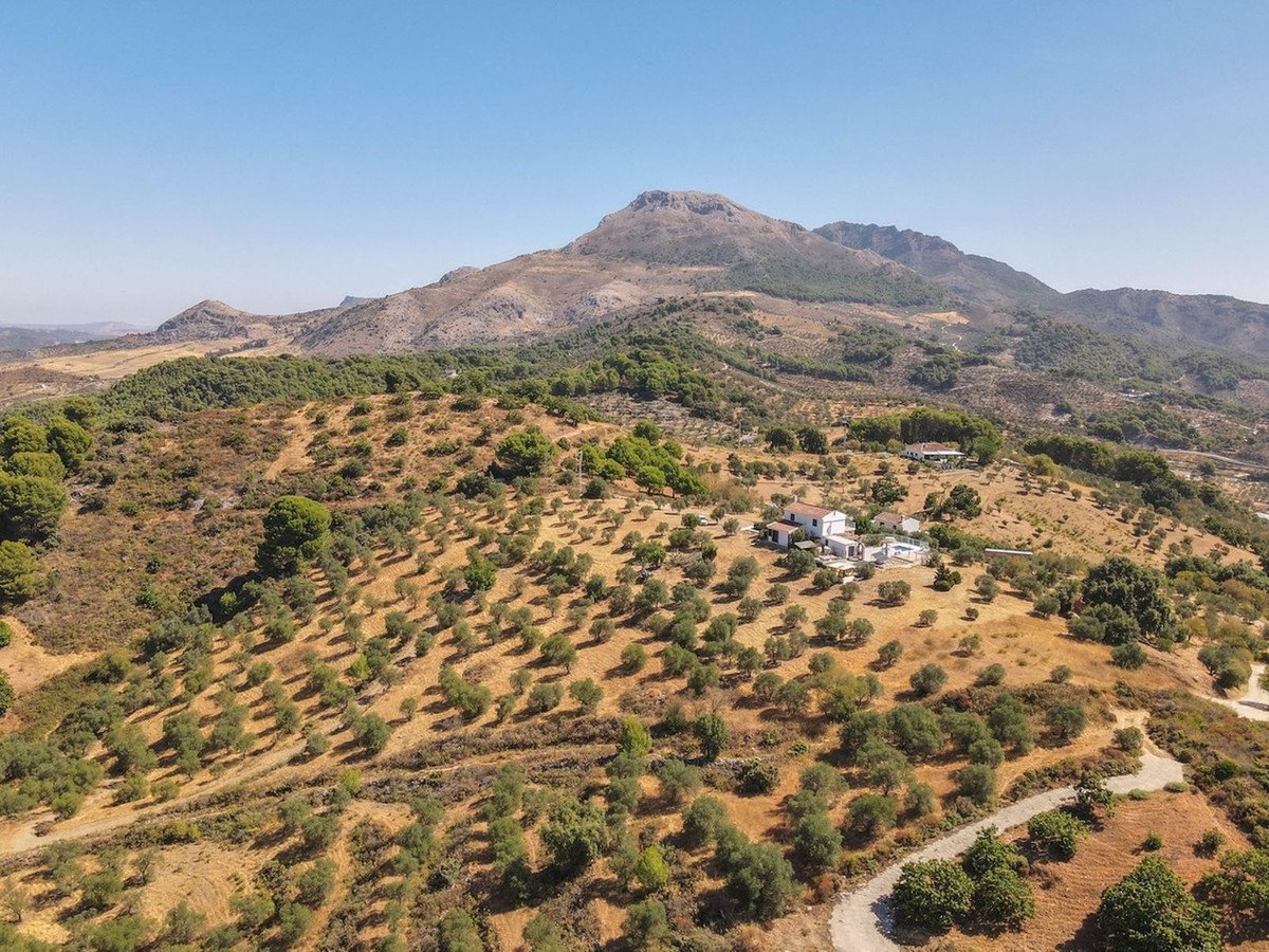 Land in Yunquera