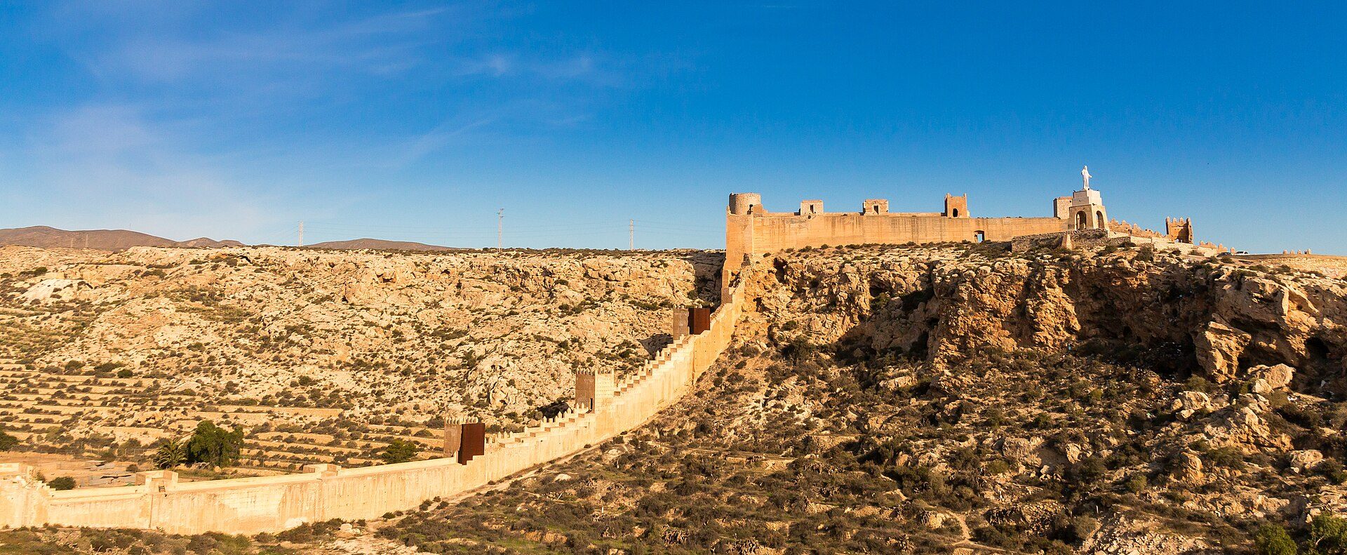 Cerro de San Cristobal y muralla | mandoft from El Campello (Alicante), Spain | CC BY-SA 2.0