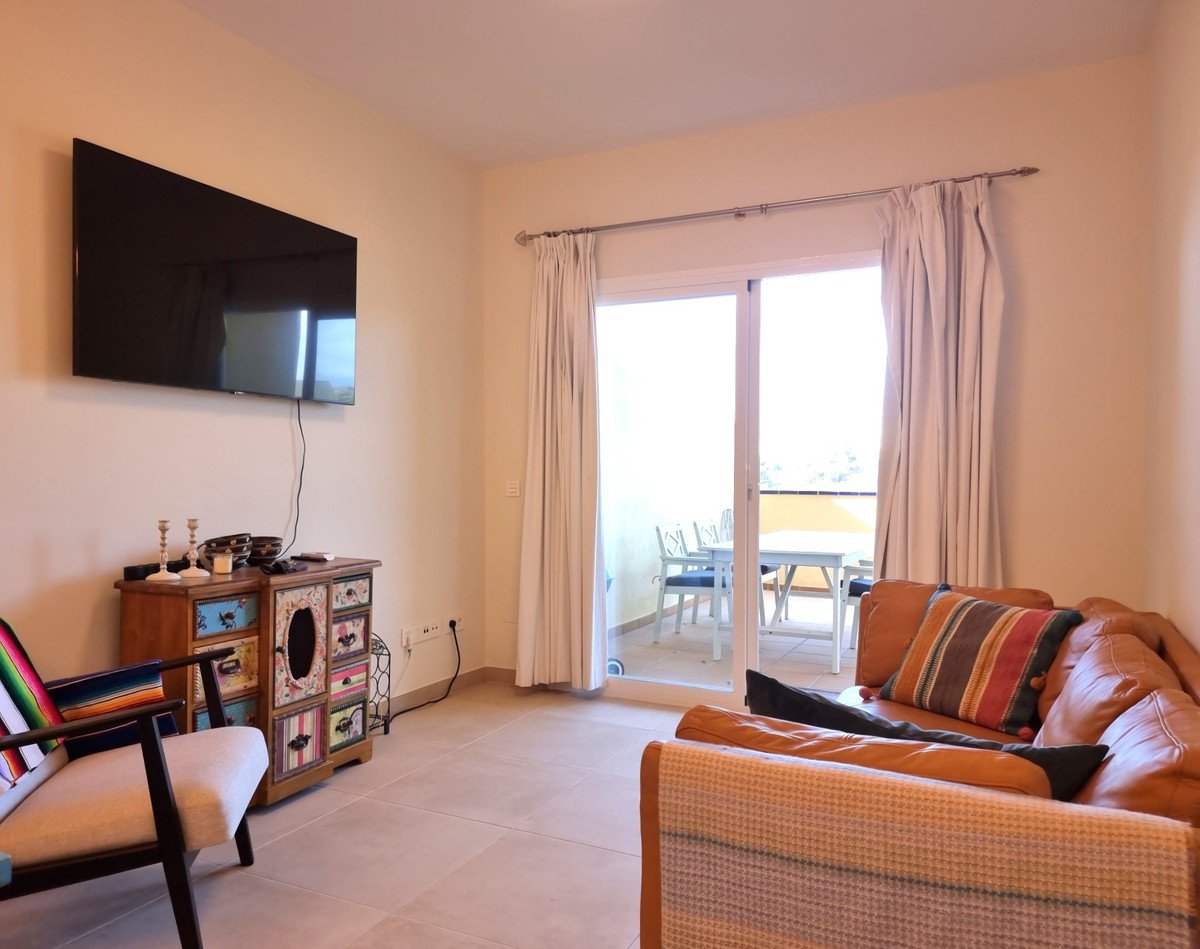 2 Bed Middle Floor Apartment in El Faro في El Faro — شقة