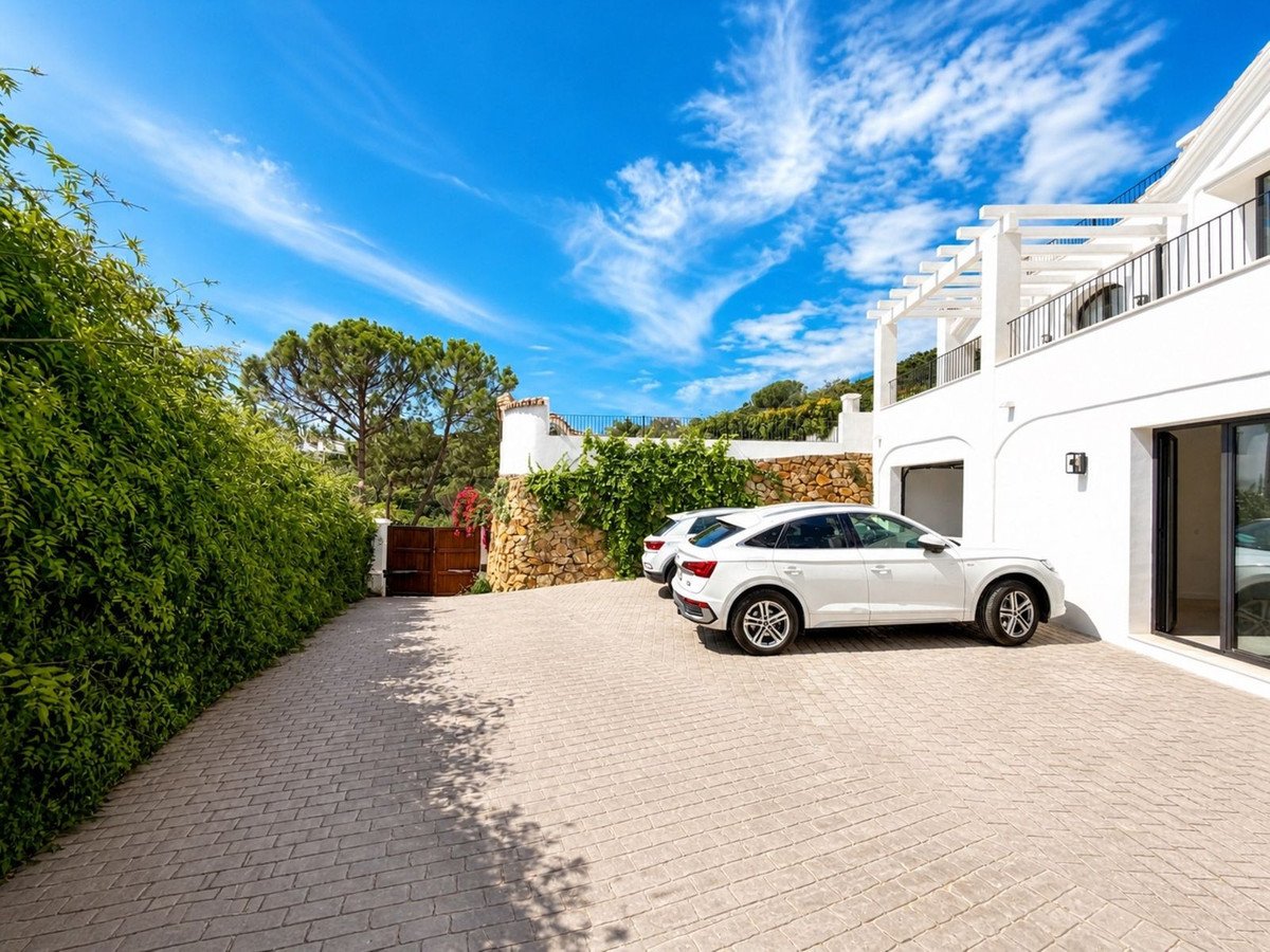 5 Bed Detached Villa in El Madroñal in El Madroñal — Detached Villa