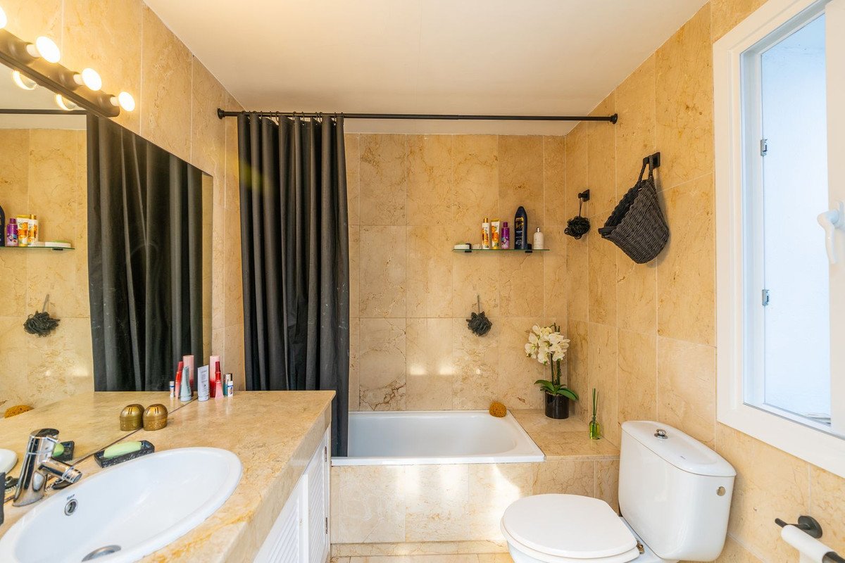 2 Bed Top Floor Apartment in El Paraiso in El Paraiso — Appartement