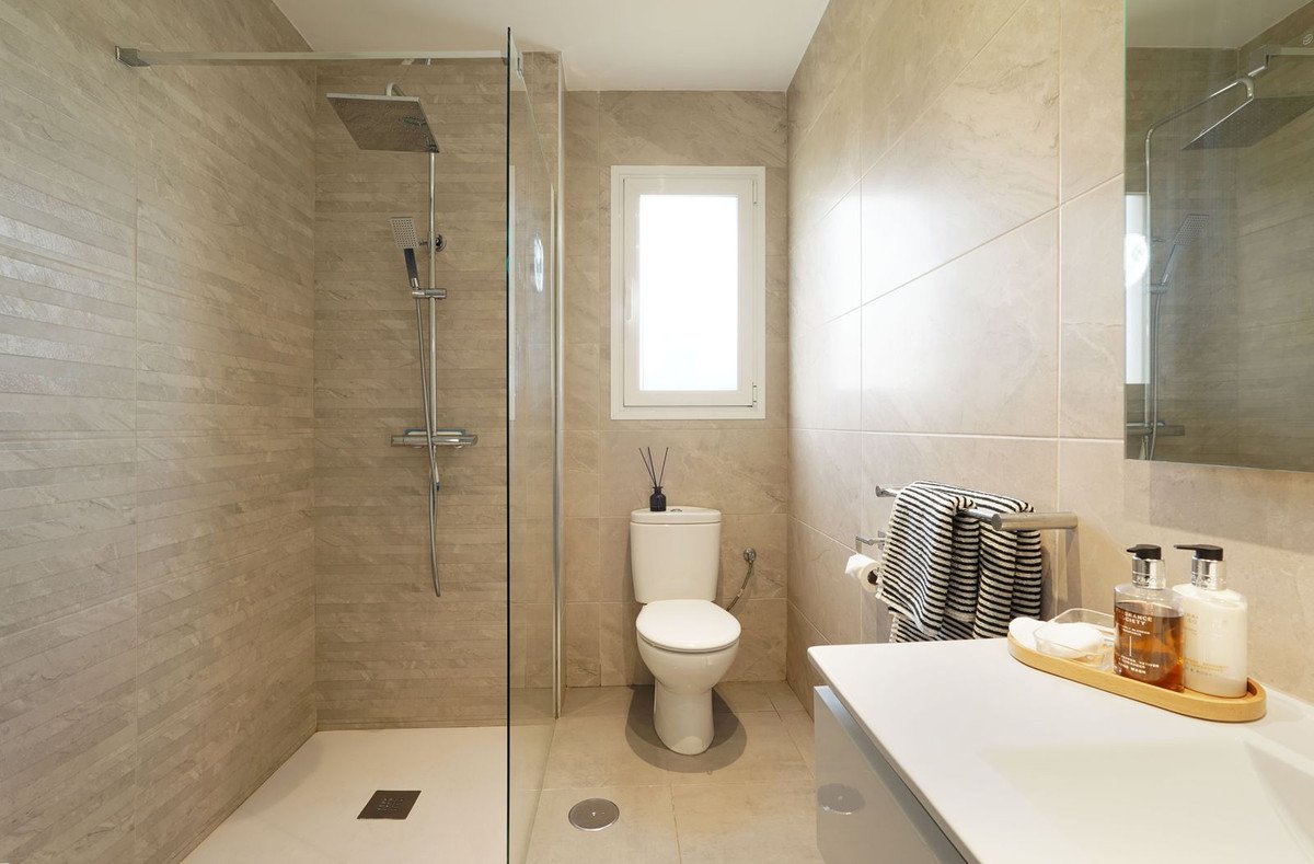 2 Bed Ground Floor Apartment in El Paraiso ב- El Paraiso — דירה