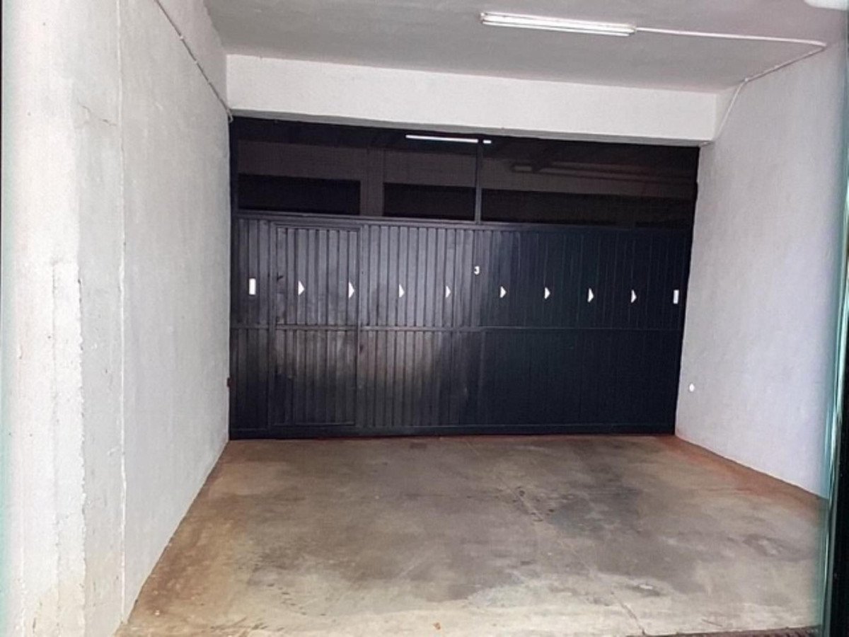 Garage in El Paraiso Vietovėje El Paraiso — Garažas