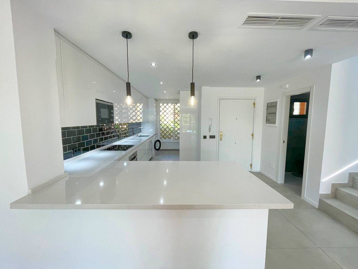 3 Bed Townhouse in El Paraiso في El Paraiso — تاون هاوس