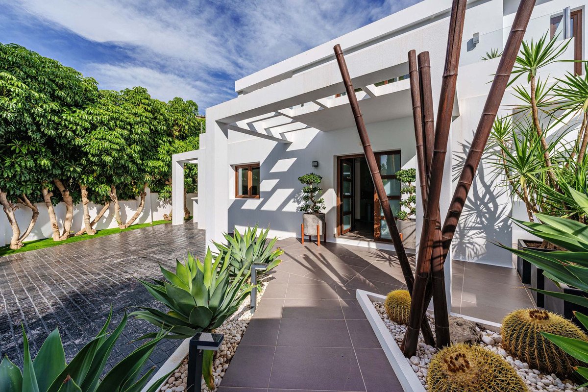 5 Bed Detached Villa in El Rosario in El Rosario — Detached Villa