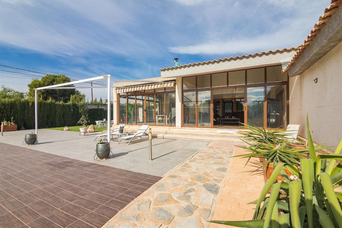 5 Bed فيلا مستقلة in Elche في Elche, فيلا منفصلة