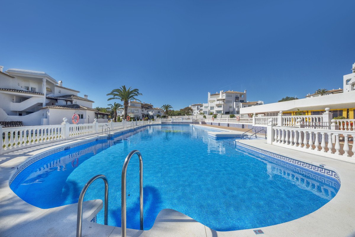 2 Bed Middle Floor Apartment in Elviria in Elviria — Apartment