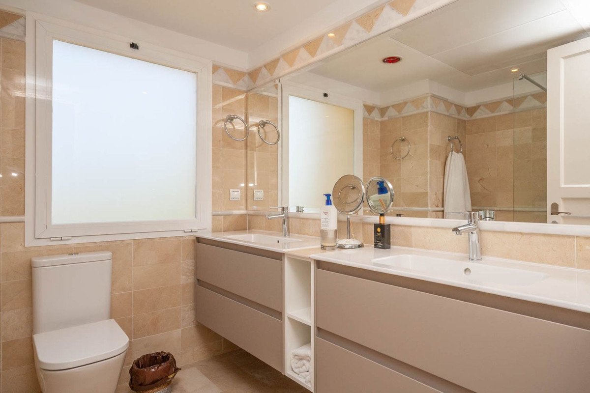 3 Bed Middle Floor Apartment in Elviria in Elviria — Apartment