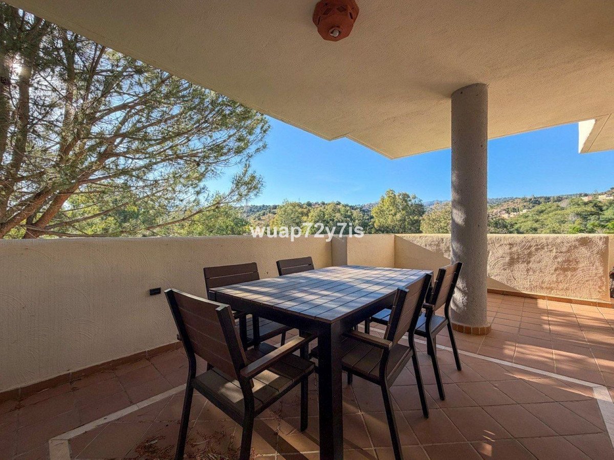 3 Bed Middle Floor Apartment in Elviria in Elviria, Apartment