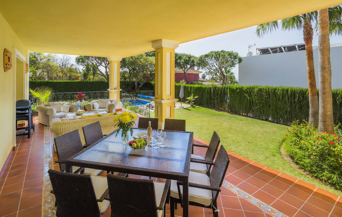 4 Bed Detached Villa in Elviria à Elviria — Villa individuelle
