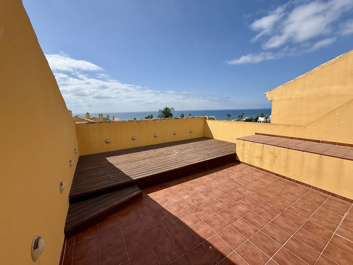 4 Bed Semi-Detached House in Elviria σε Elviria — Ημιαπομονωμένη Κατοικία