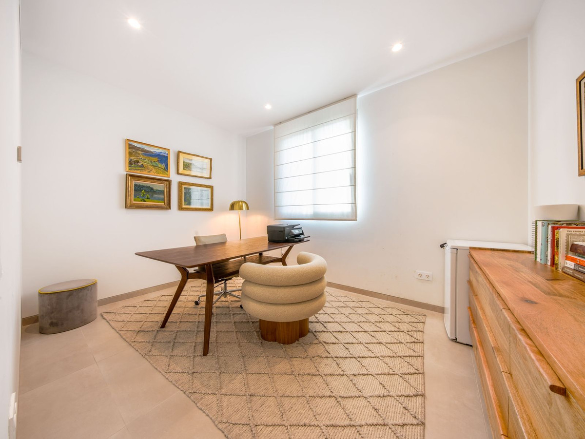 5 Bed Detached Villa in Elviria في Elviria — فيلا منفصلة