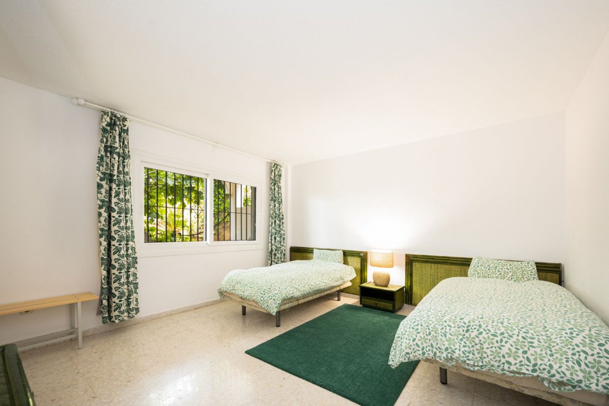 4 Bed Detached Villa in Elviria in Elviria — Detached Villa