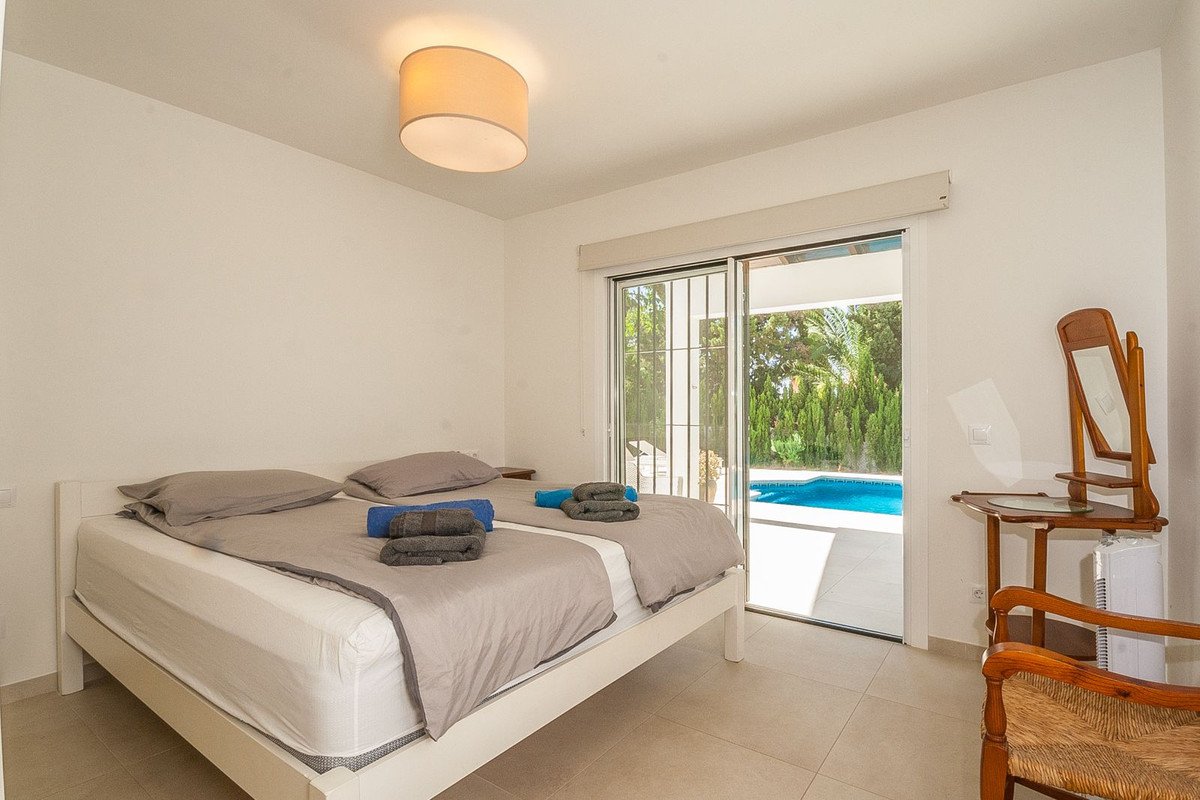 5 Bed Detached Villa in Elviria in Elviria — Detached Villa