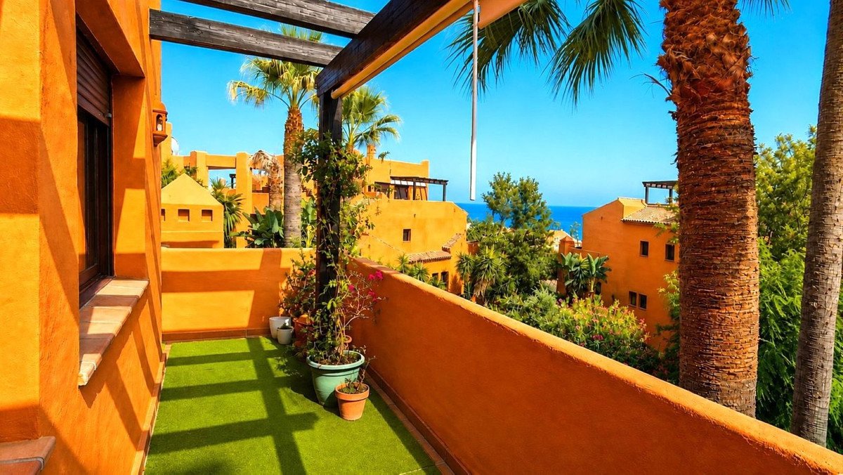 2 Bed Middle Floor Apartment in Estepona in Estepona, Apartment