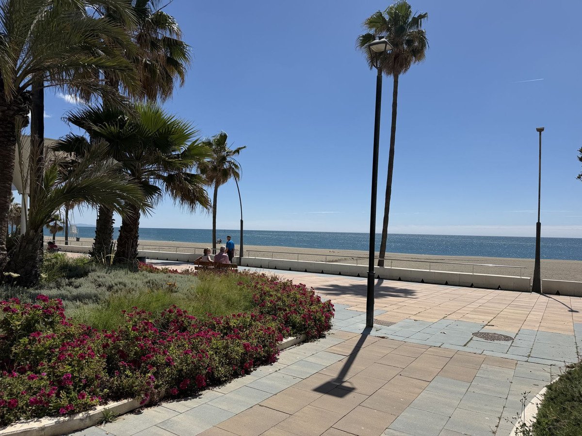 2 Bed شقة في الطابق الأرضي in Estepona في Estepona, 