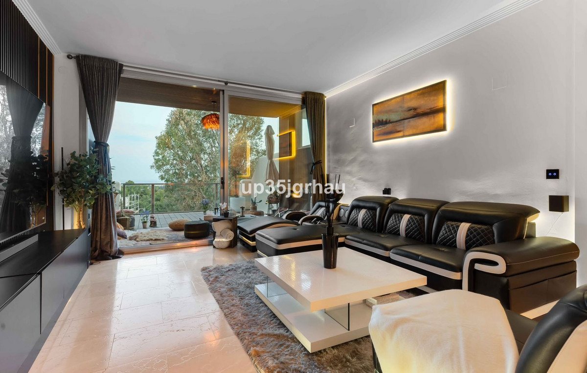 2 Bed Middle Floor Apartment in Estepona in Estepona, Apartment