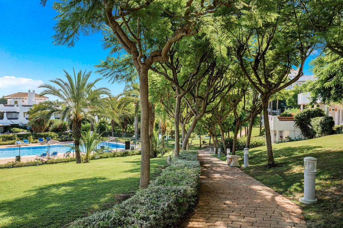2 Bed Middle Floor Apartment in Estepona in Estepona, Apartment
