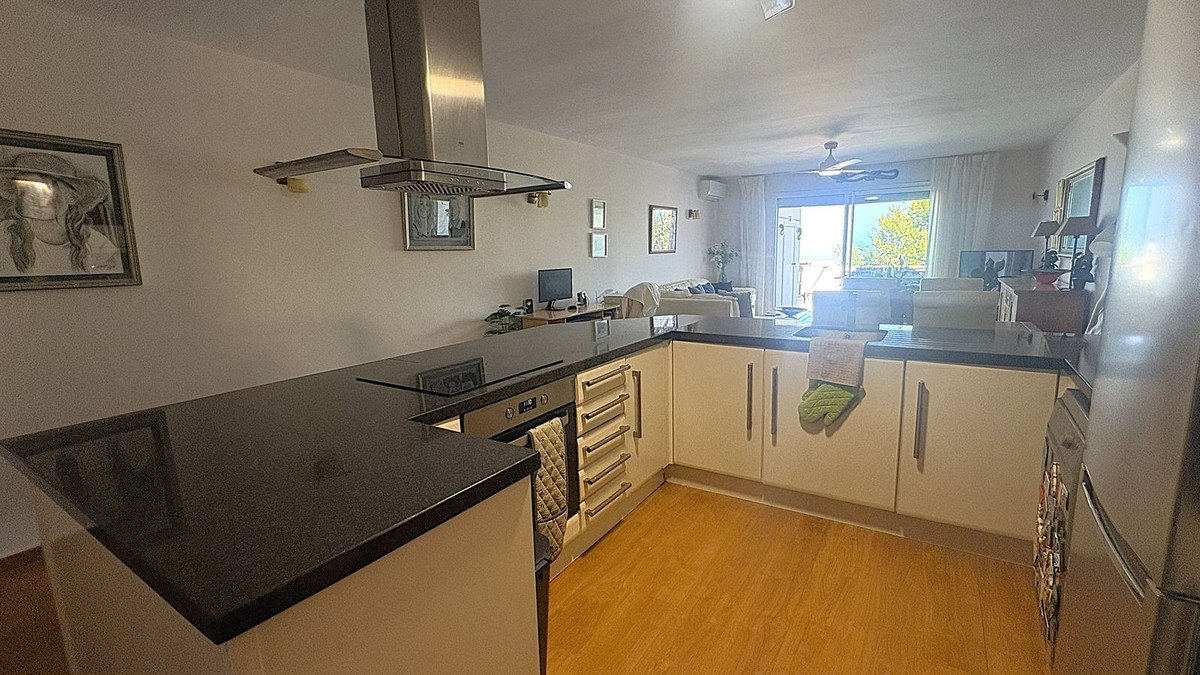 3 Bed Middle Floor Apartment in Estepona in Estepona, Apartment
