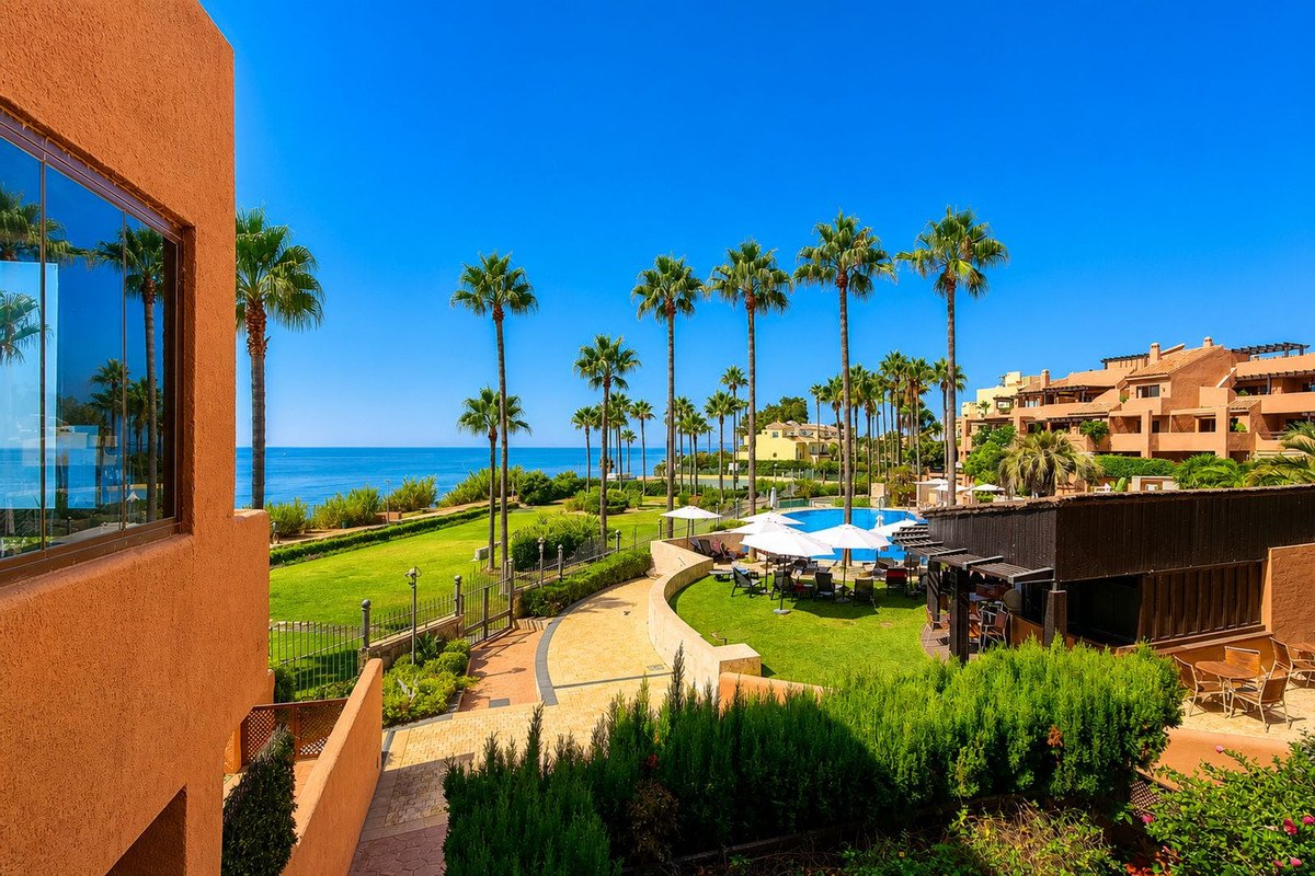 3 Bed Middle Floor Apartment in Estepona in Estepona, Apartment