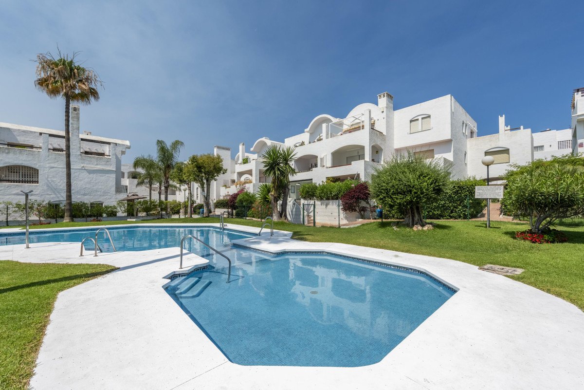 3 Bed Middle Floor Apartment in Estepona in Estepona, Apartment