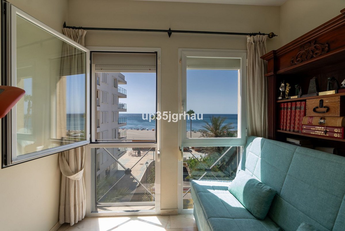 3 Bed Middle Floor Apartment in Estepona in Estepona, Apartment