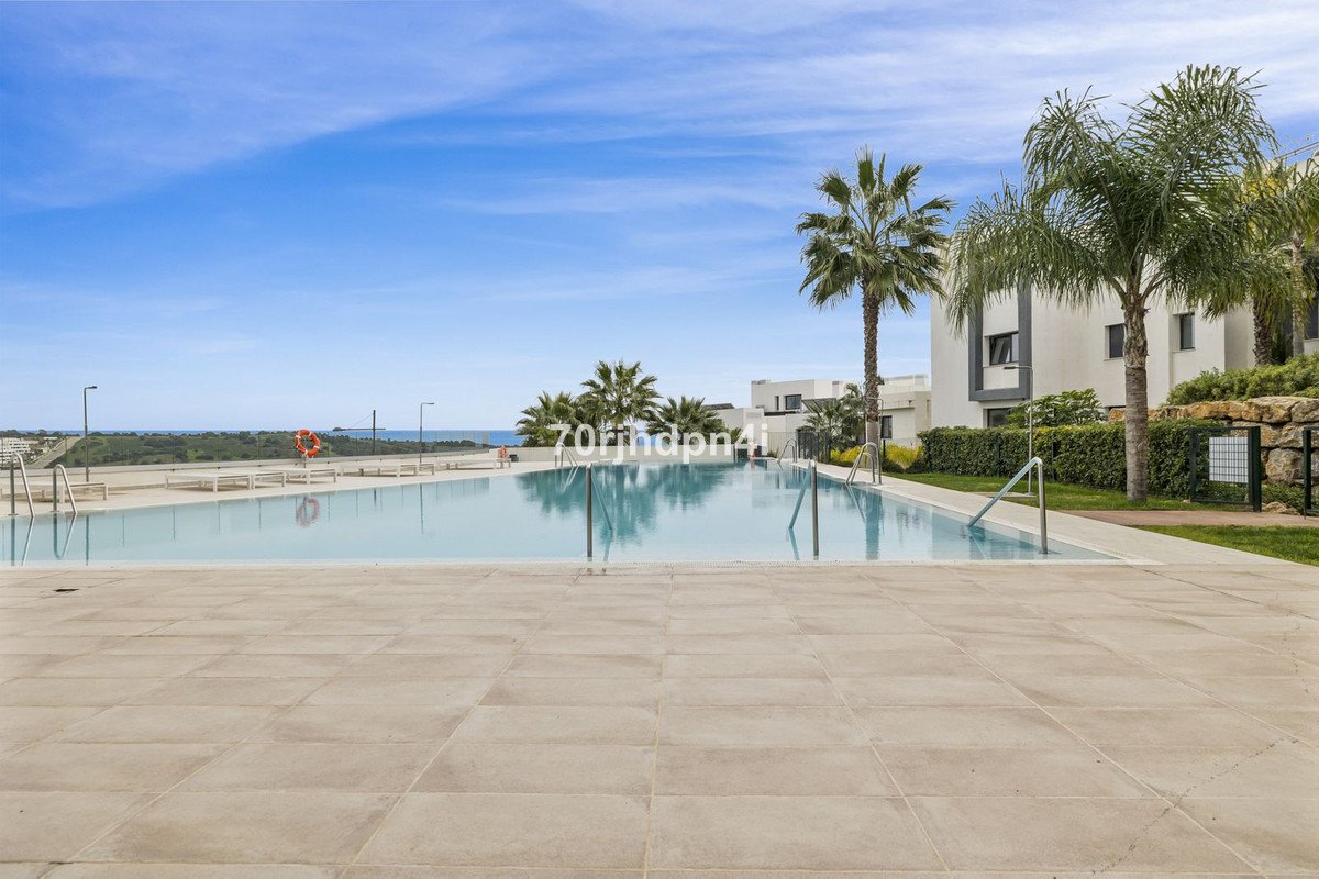 3 Bed Middle Floor Apartment in Estepona in Estepona — Apartment
