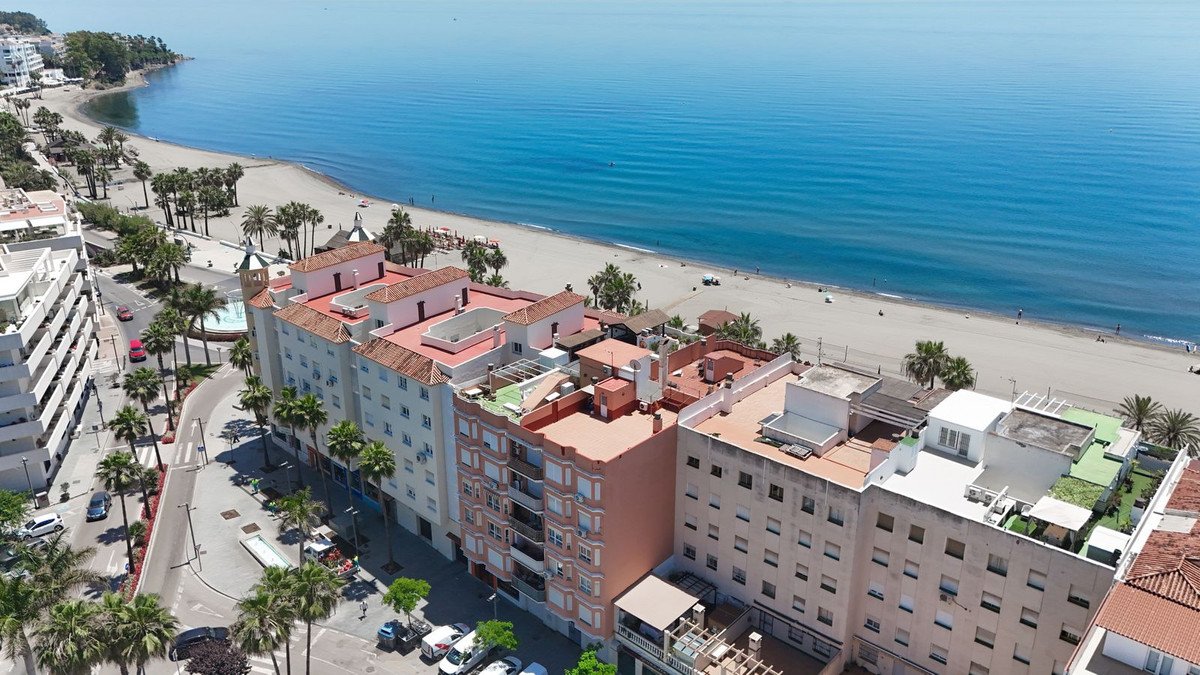 3 Bed Middle Floor Apartment in Estepona in Estepona, Apartment