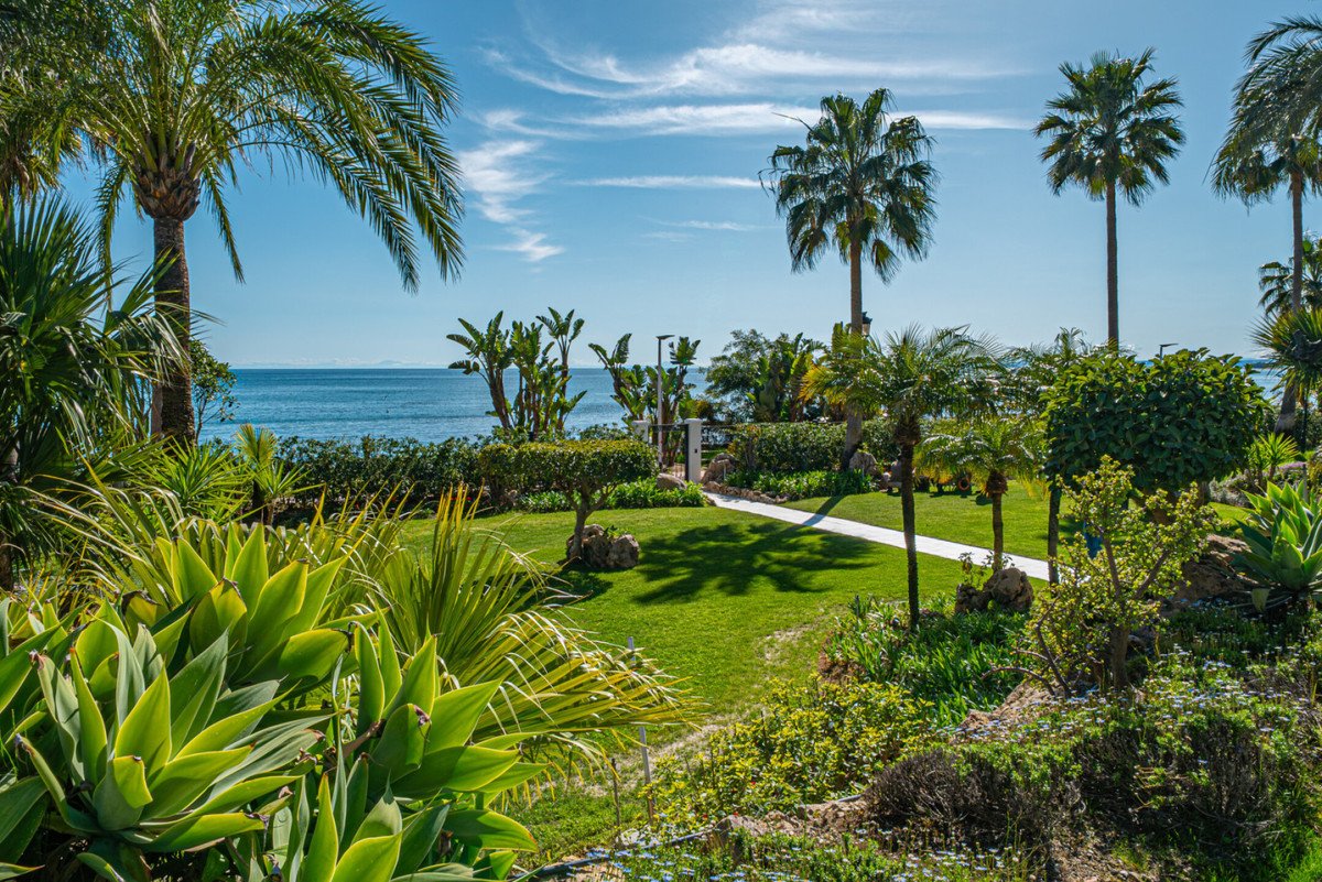 3 Bed Middle Floor Apartment in Estepona in Estepona, Apartment
